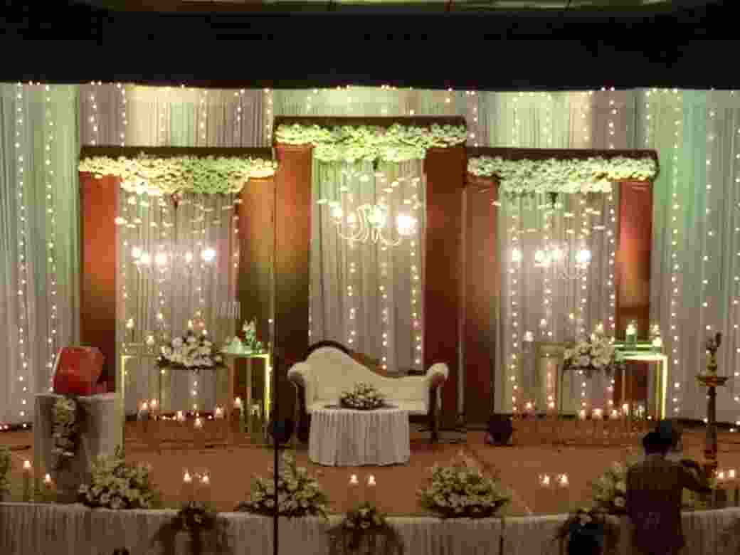 Chandelier Wedding Stage Decoration Image Kerala Wedding Planners